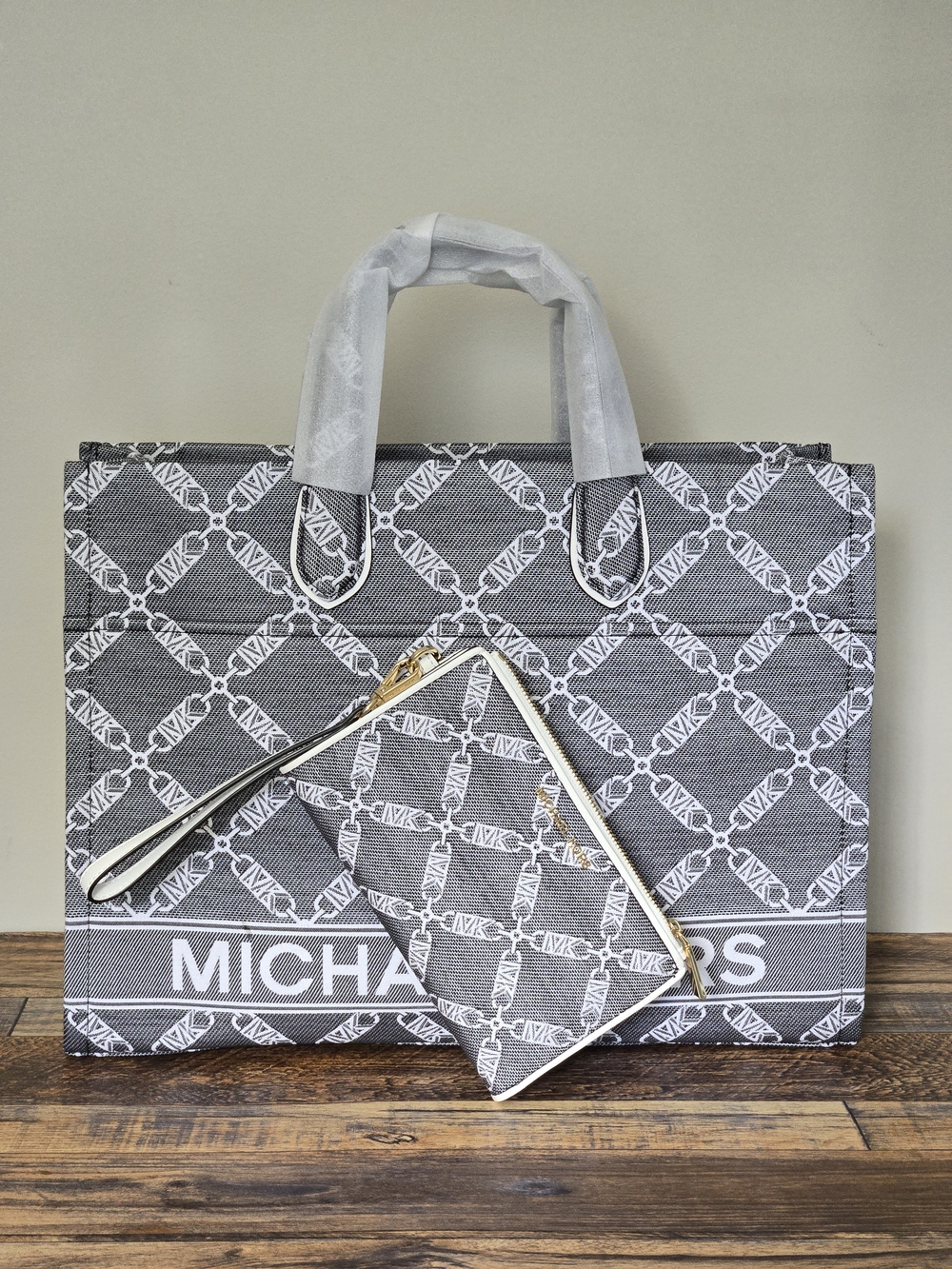 Michael Kors Gigi Large Grab Logo Tote And Wallet Set